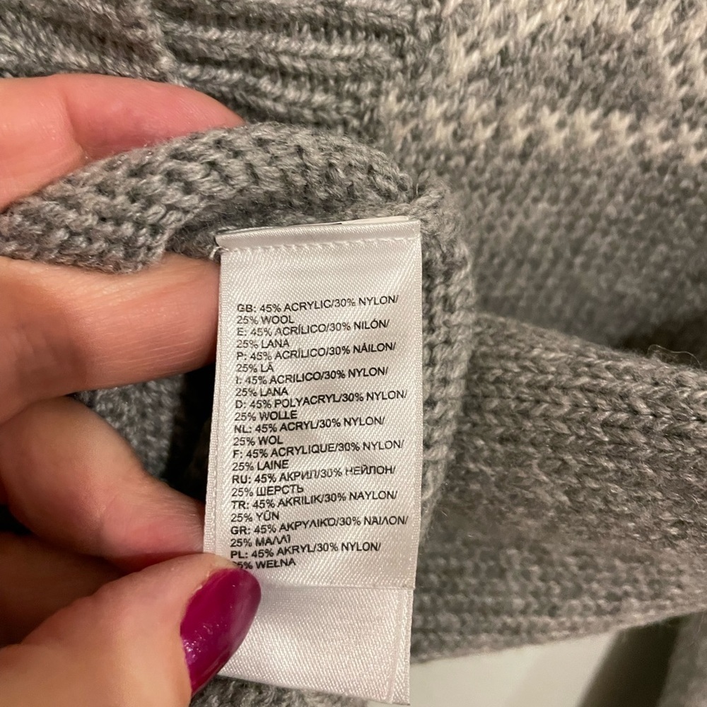 North face cardigan button cardigan sweater with gray and white design. … - Picture 5 of 6
